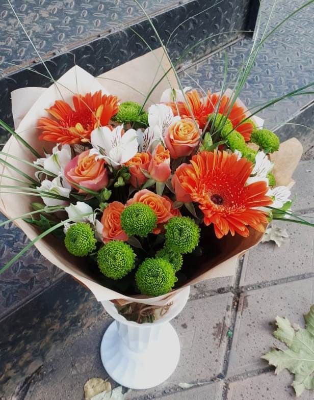 Букет цветов из: Герберы, Хризантемы, Альстромерии и Розы в Лобне