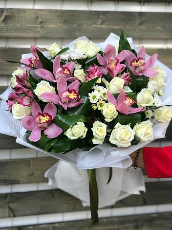Букет цветов из: Розы и Хризантемы в Лобне