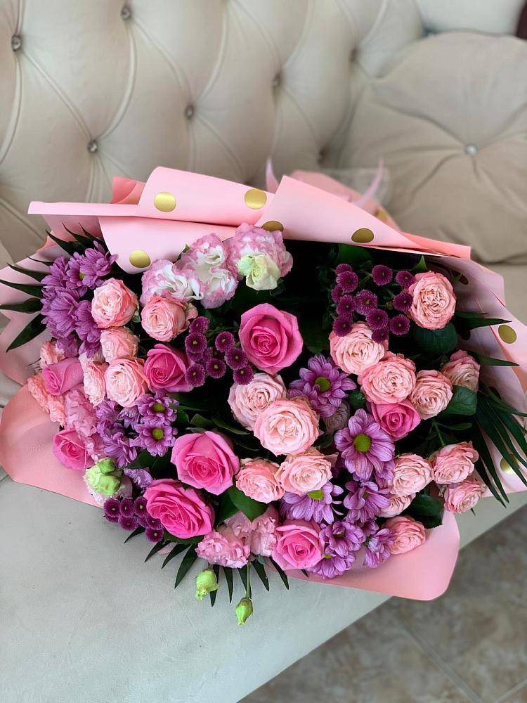 Букет цветов из: Хризантемы, Розы и Лизиантусы в Лобне