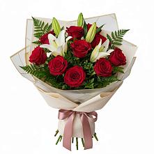 Букет цветов из:  Лилии и Розы в Лобне