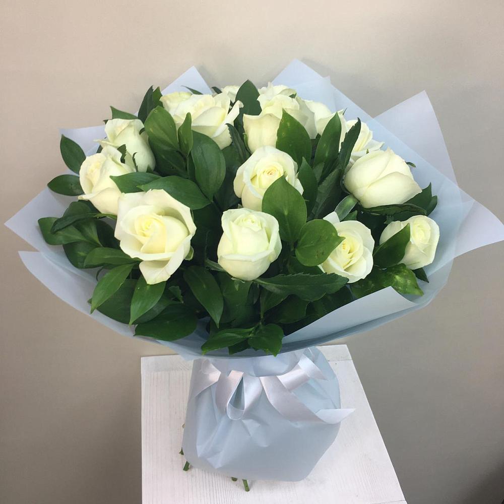 Букет 15 Белых роз Проуд в Лобне