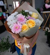 Букет цветов из:  Герберы, Розы и Хризантемы в Лобне