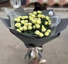 Букет Белые кустовые розы Солинеро в Лобне