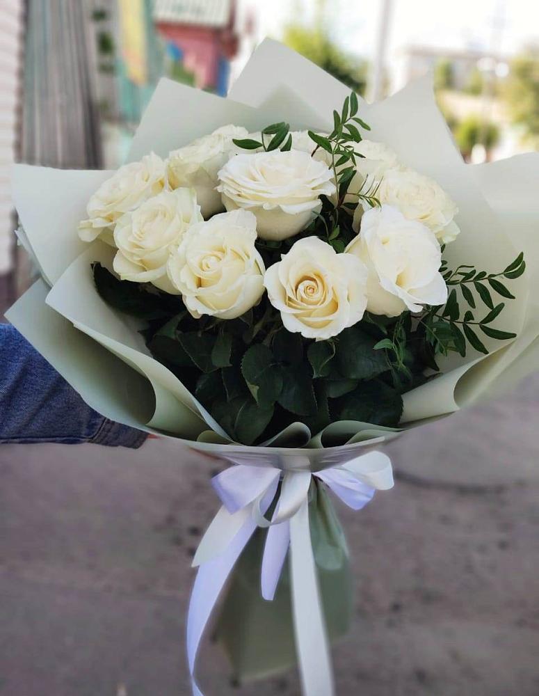Букет Белые розы Проуд в Лобне