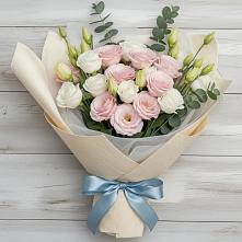 Букет цветов из:  Лизиантусы в Лобне