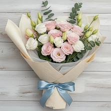 Букет цветов из:  Лизиантусы в Лобне