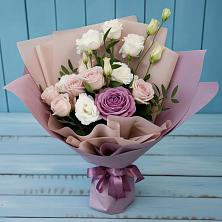 Букет цветов из:  Розы и Лизиантусы в Лобне