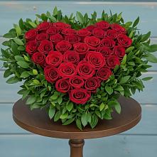 Цветочная композиция из Розы в виде сердца в Лобне