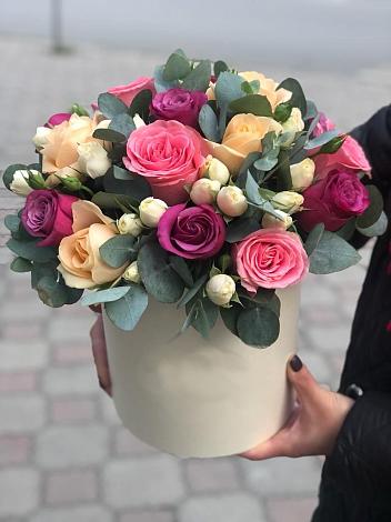 Цветочная композиция из Розы в шляпной коробке в Лобне