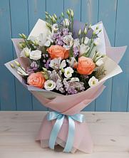 Букет цветов из:  Лизиантусы, Розы, Альстромерии и Гипсофила в Лобне