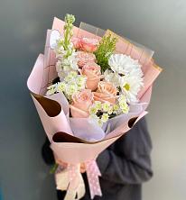 Букет цветов из:  Хризантемы и Розы в Лобне