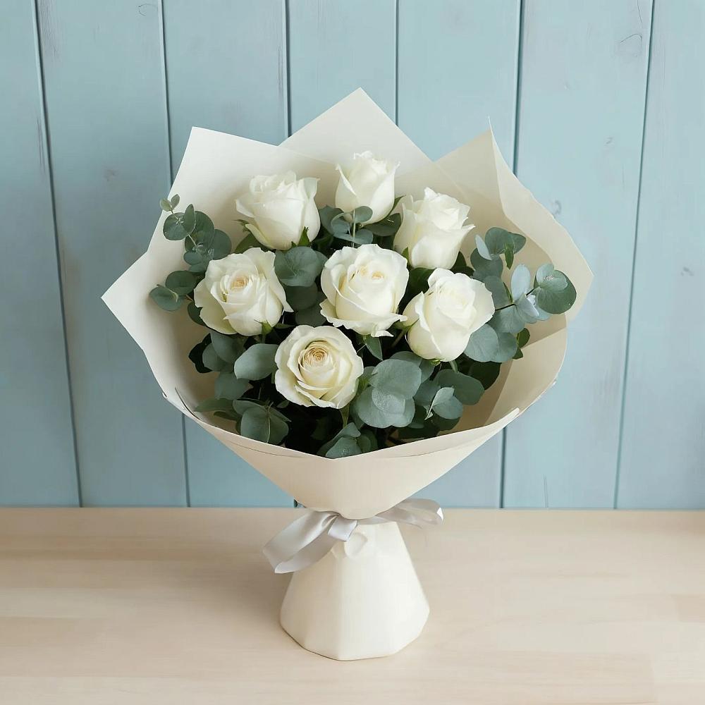 Букет Белые розы в Эвкалипте в Лобне