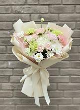 Букет цветов из:  Гвоздики, Розы, Лизиантусы и Хризантемы в Лобне