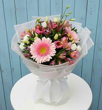 Букет цветов из:  Герберы, Альстромерии и Лизиантусы в Лобне