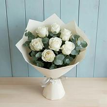 Букет Белые розы в Эвкалипте в Лобне