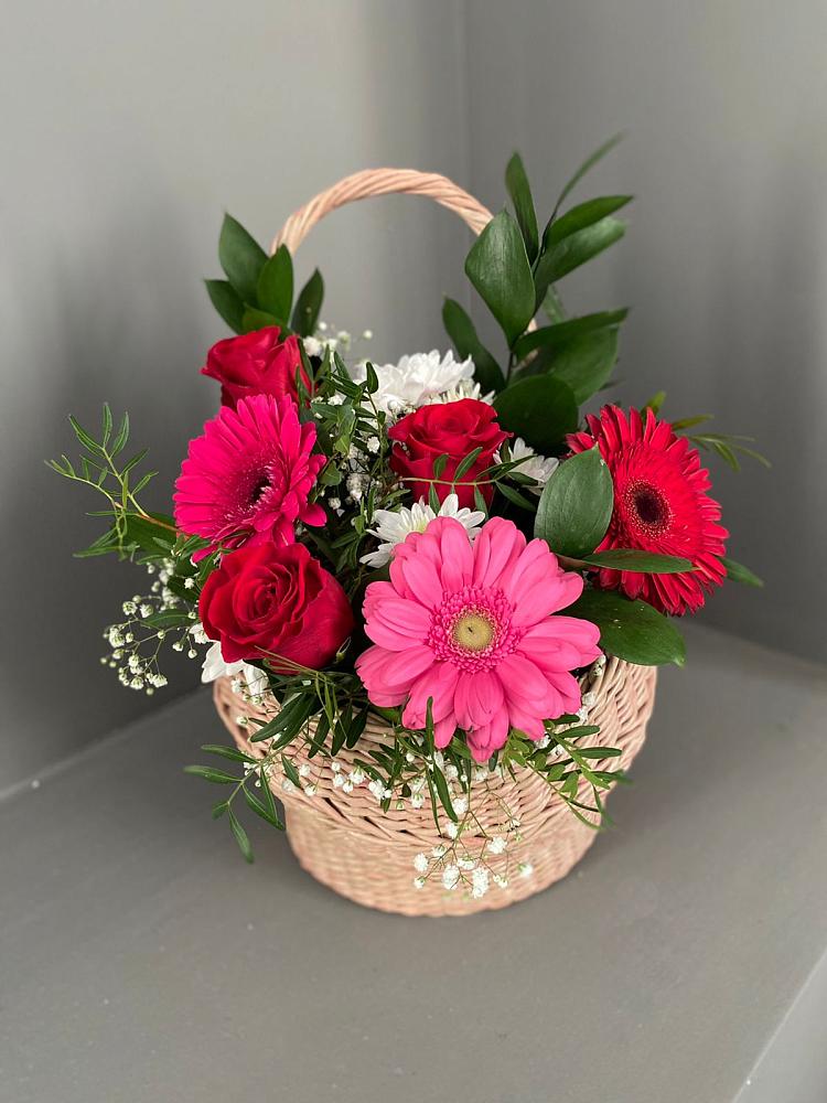 Цветочная композиция из Розы, Хризантемы и Герберы в корзине в Лобне