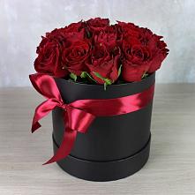 Цветочная композиция из Розы в шляпной коробке в Лобне