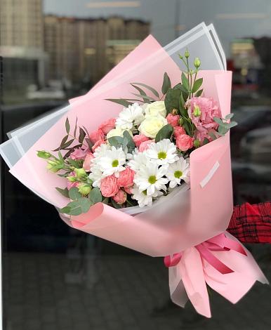 Букет цветов из: Розы, Лизиантусы и Хризантемы в Лобне