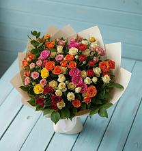 Букет Микс из разноцветных кустовых роз в Лобне