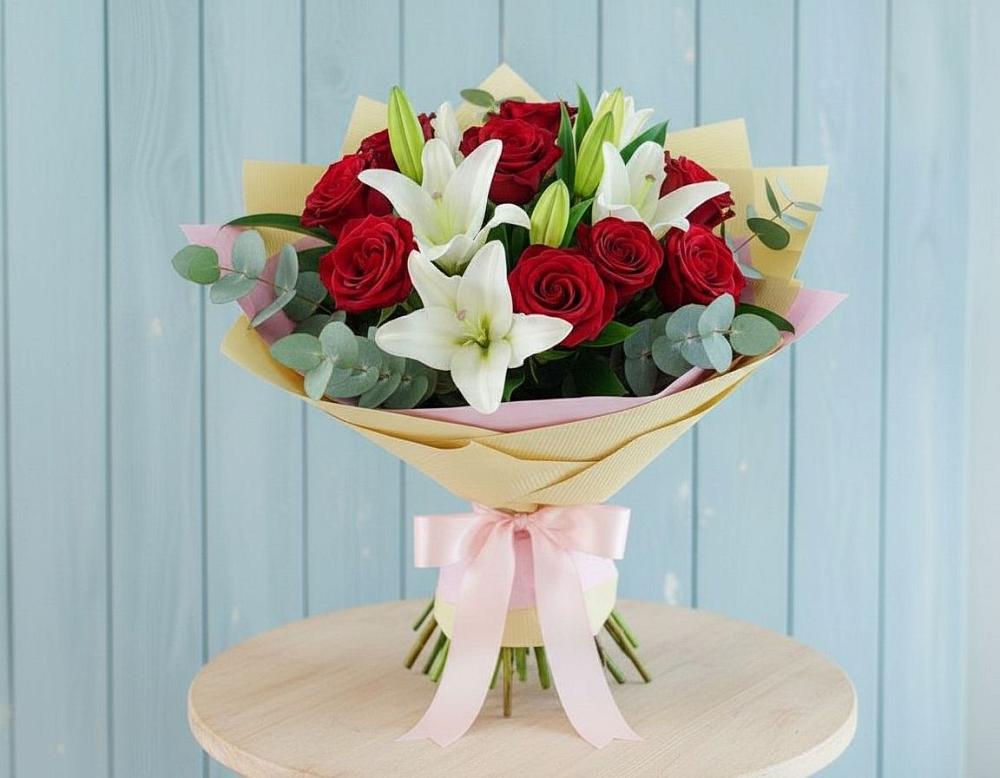 Букет цветов из: Лилии и Розы в Лобне